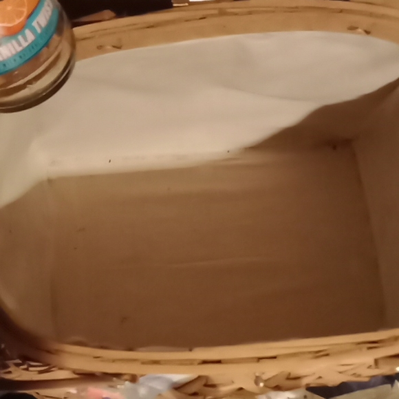 Really nice chip wood picnic basket with an extra deep pouch - Picture 5 of 5